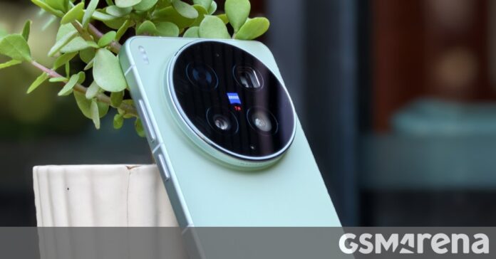 vivo X300 Ultra Victory Green hands-on