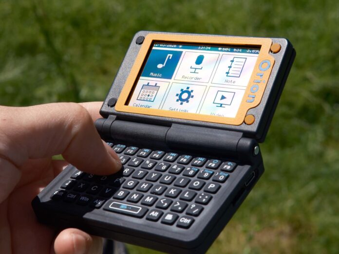 This new PDA sports solar charging and a physical keyboard