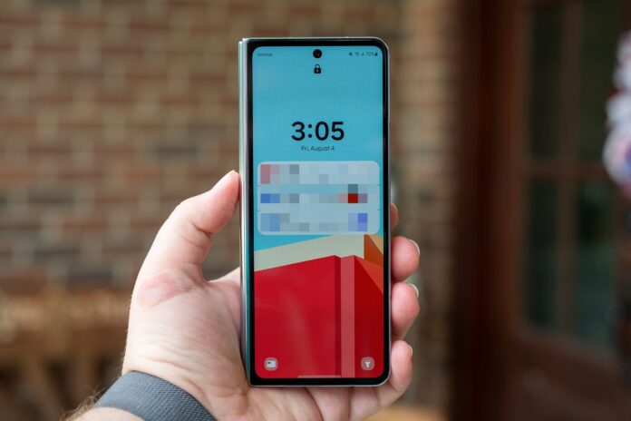 How I built a one-tap “travel mode” that locks down my Android when I’m at the airport