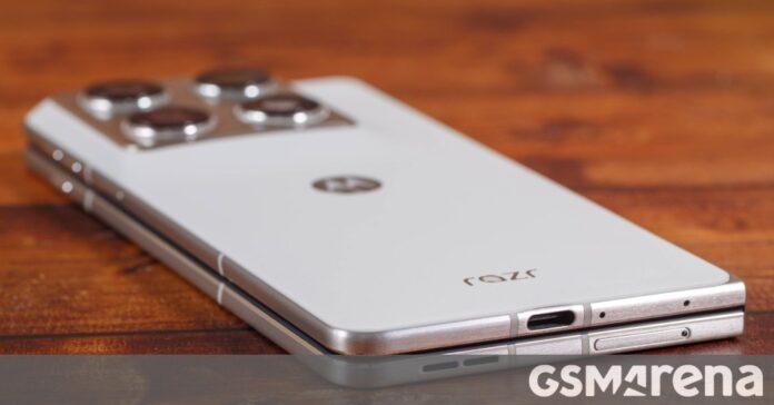 Motorola’s Razr Fold is finally on its way to Verizon